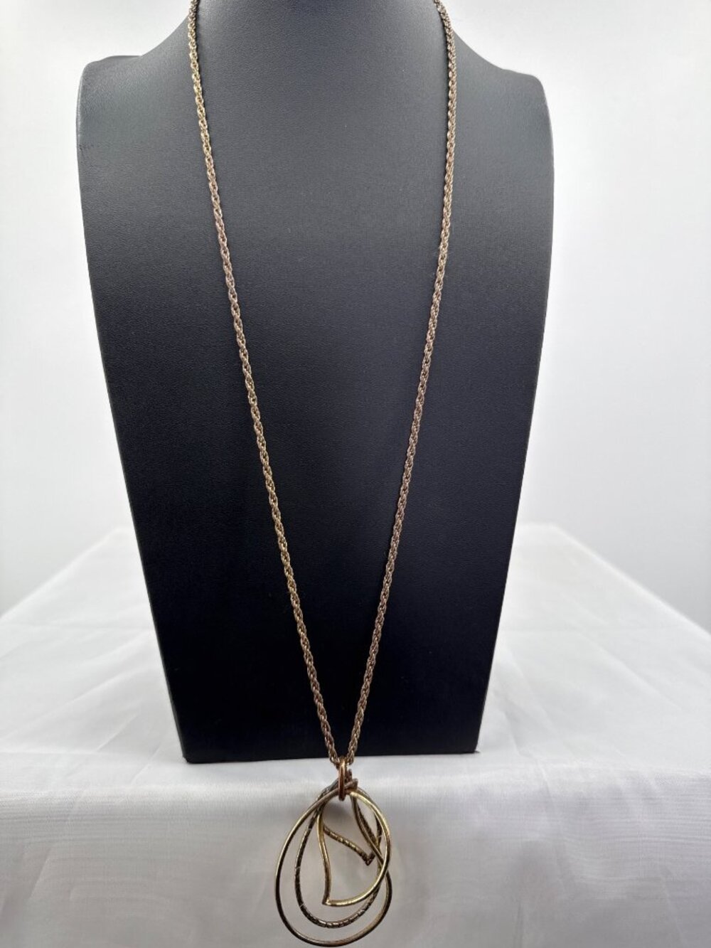 Gold Tone Abstract Interlocking Hoop Pendant Long Rope Chain Statement Necklace